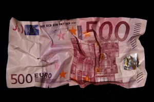 Euro gets off to a bad start for the week